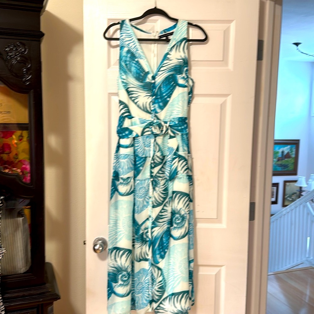 White House Black Market light summer dress